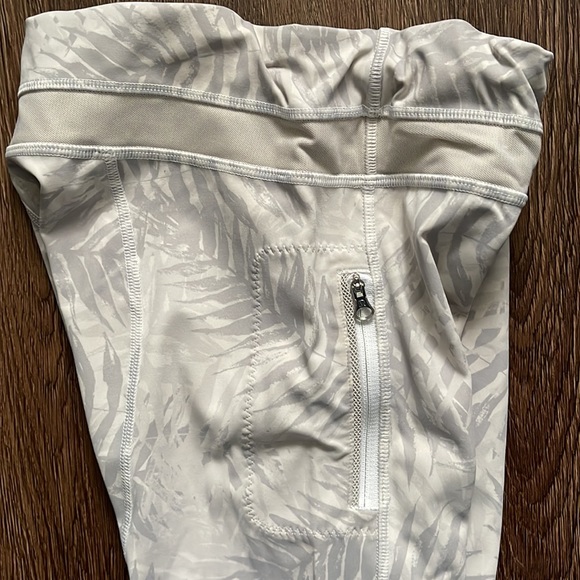 Lululemon Inspire Tight II Sz. 6 - Picture 7 of 11